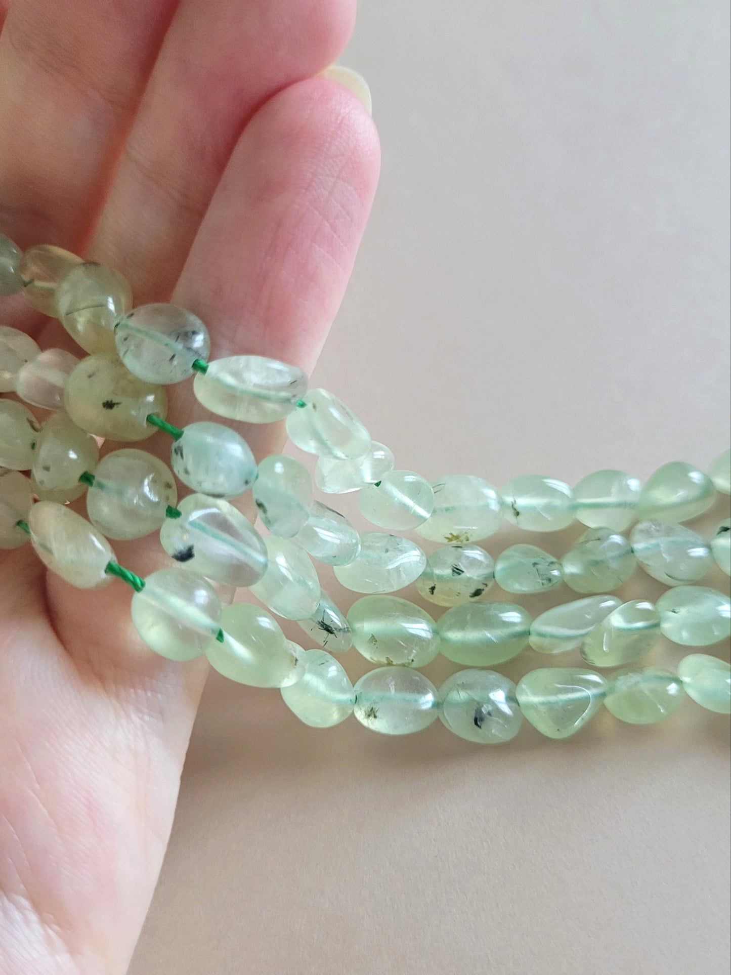 Prehniitti kivinugetit DIY-koruihin