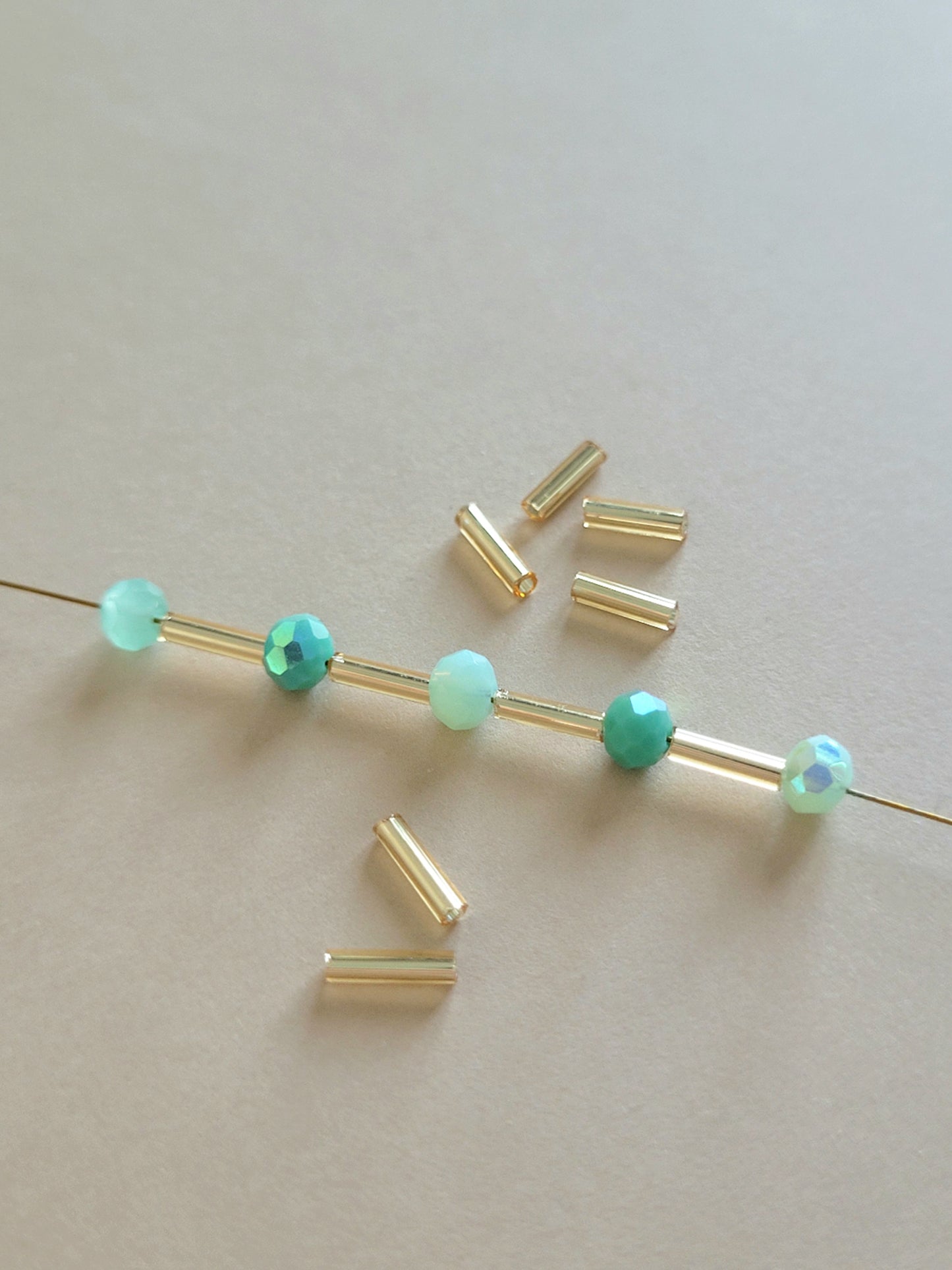 Lasiset välihelmet kulta