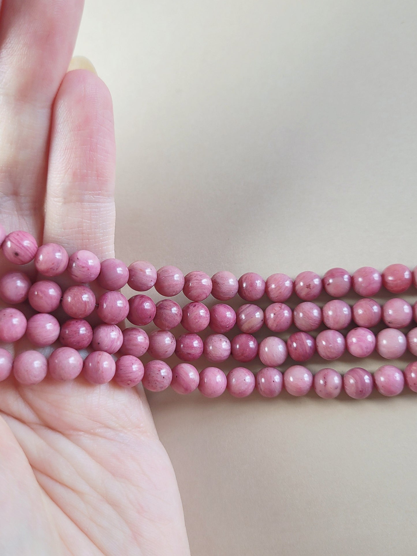 Vaaleanpunaiset rodoniitti kristallihelmet DIY-koruihin