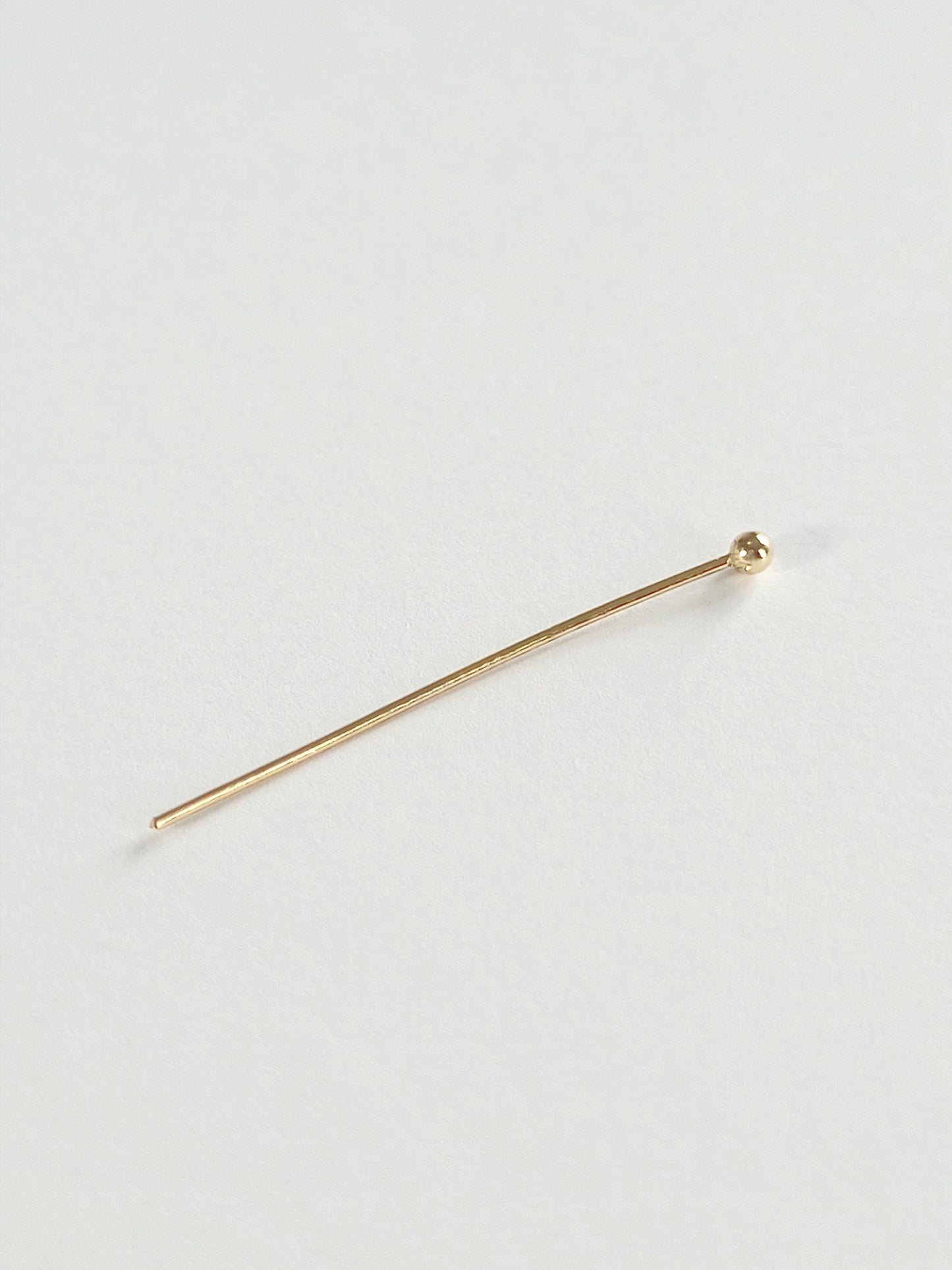 Kullavärinen teräs korupiikki pallo