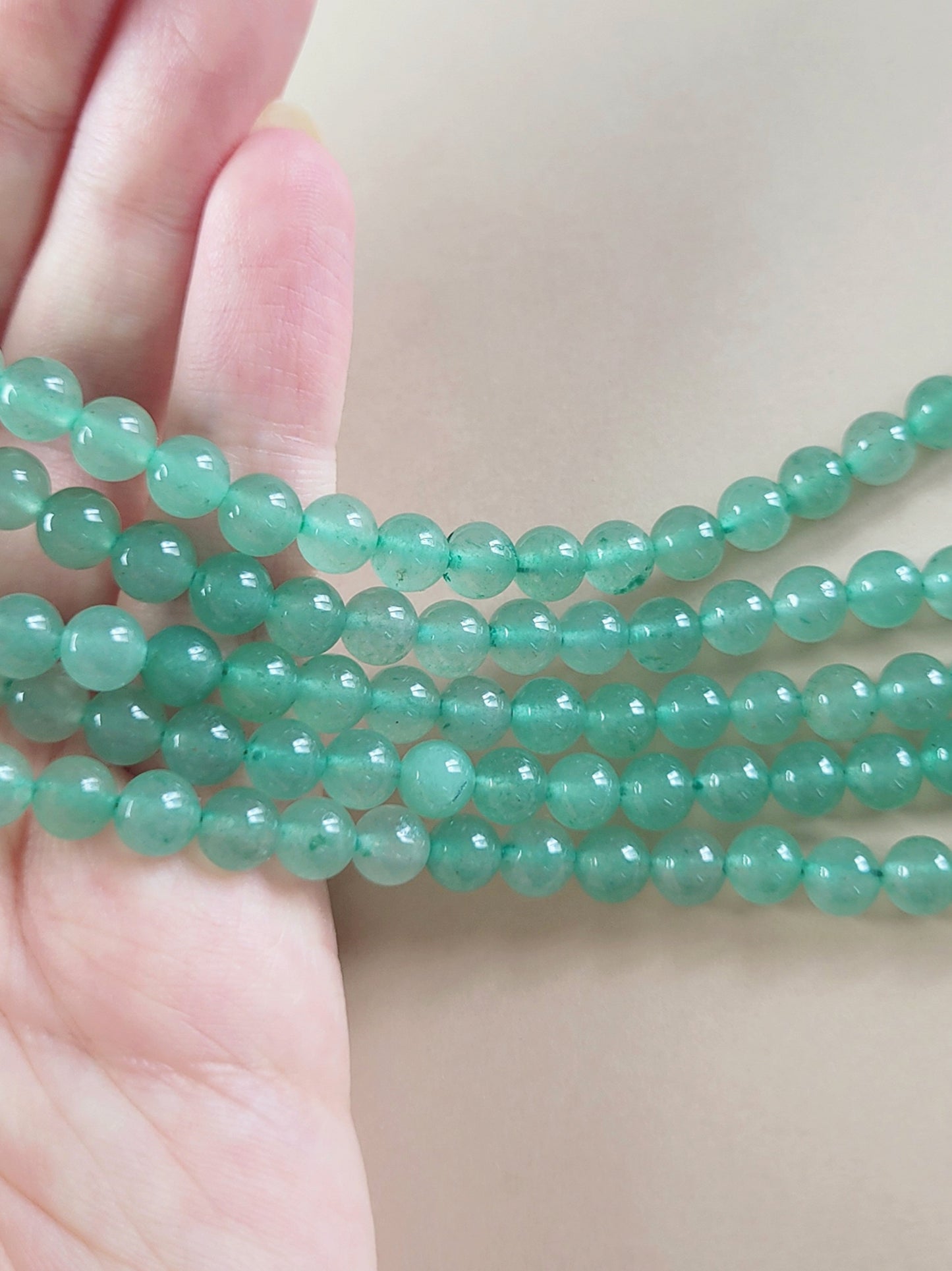 Aventuriini kristallihelmet korujen tekoon