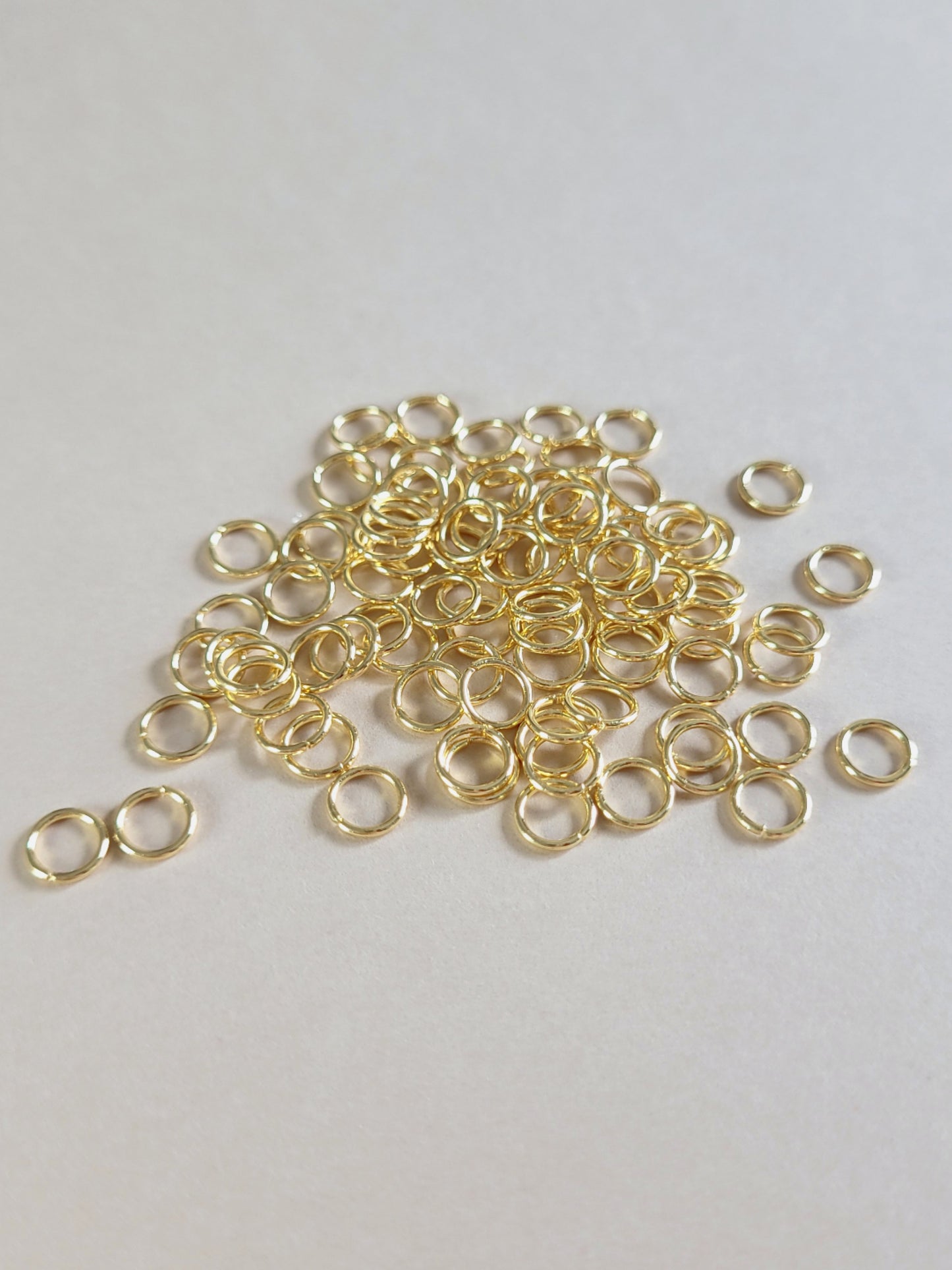 Välirengas kullan värinen DIY-koruihin