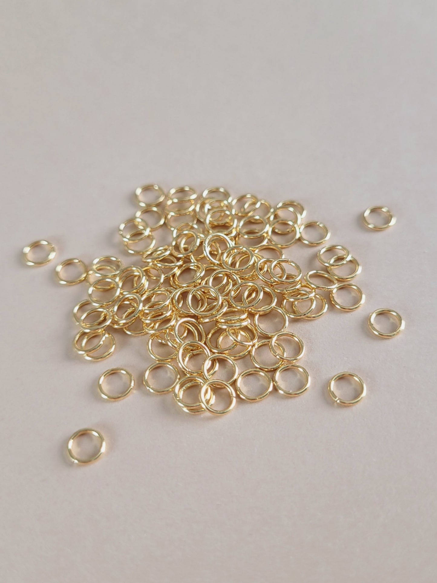 Kullatut kirurginteräs välirenkaat koruihin