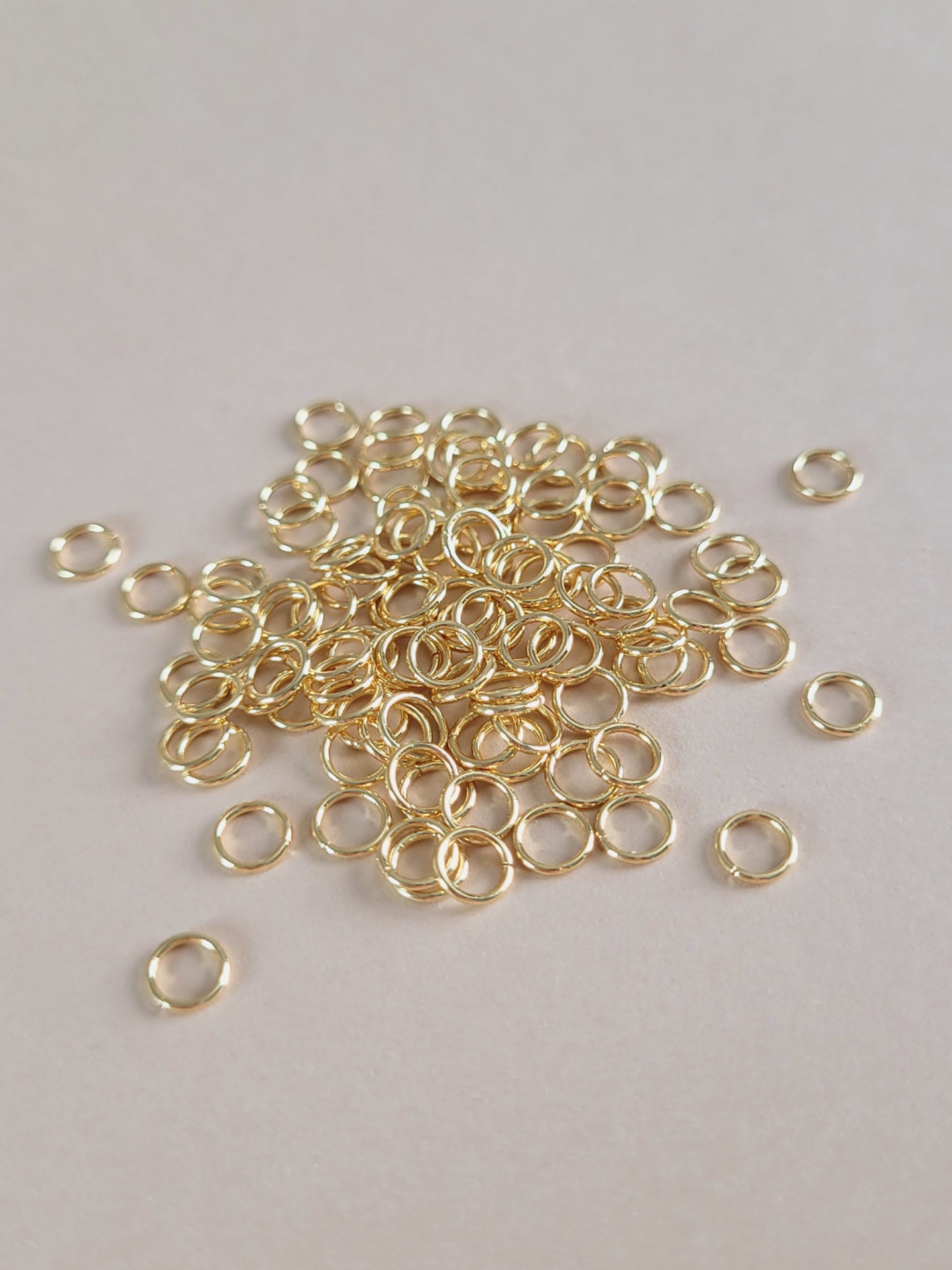 Kullatut kirurginteräs välirenkaat koruihin