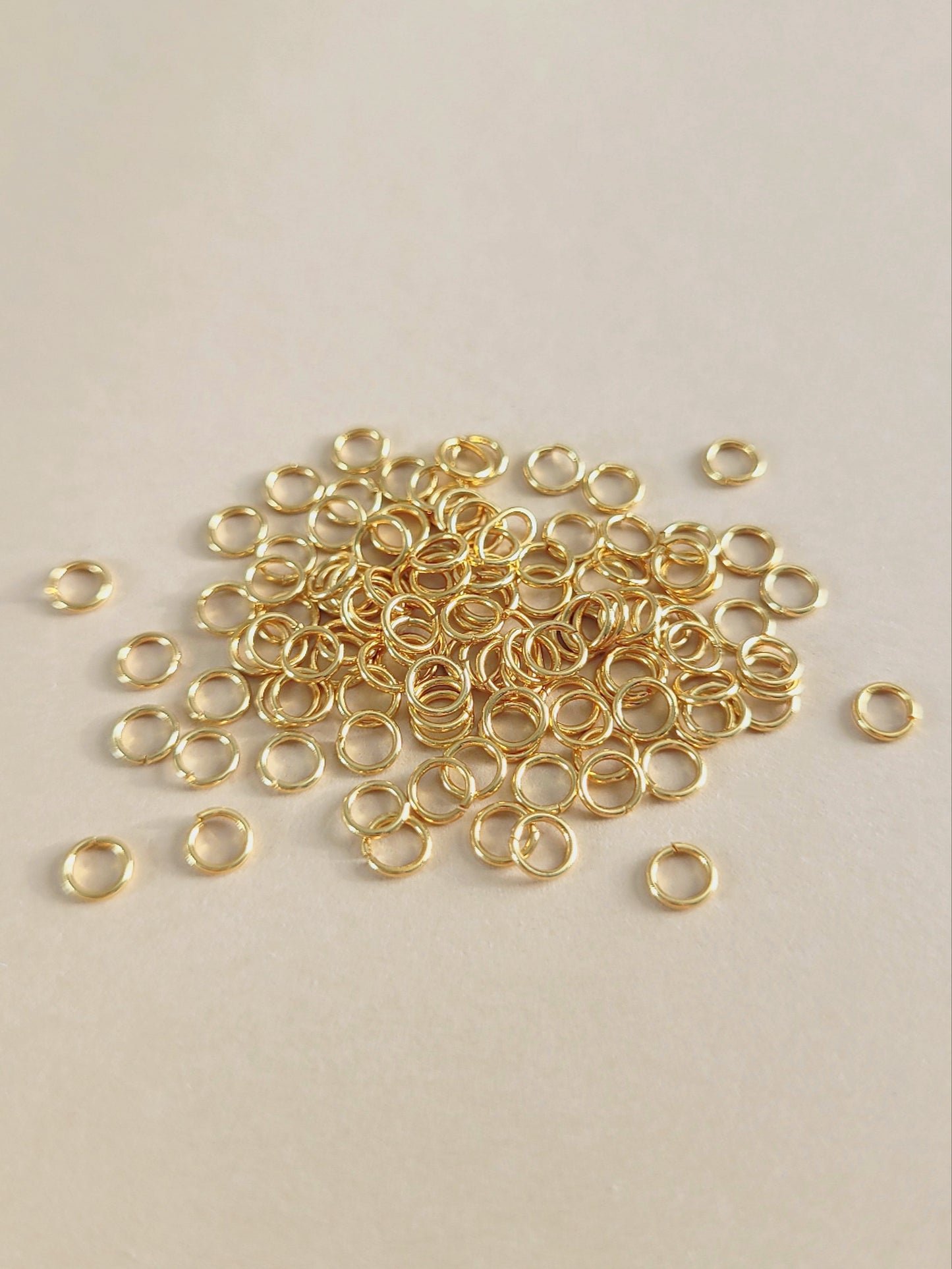 Välirengas kullan värinen DIY-koruihin