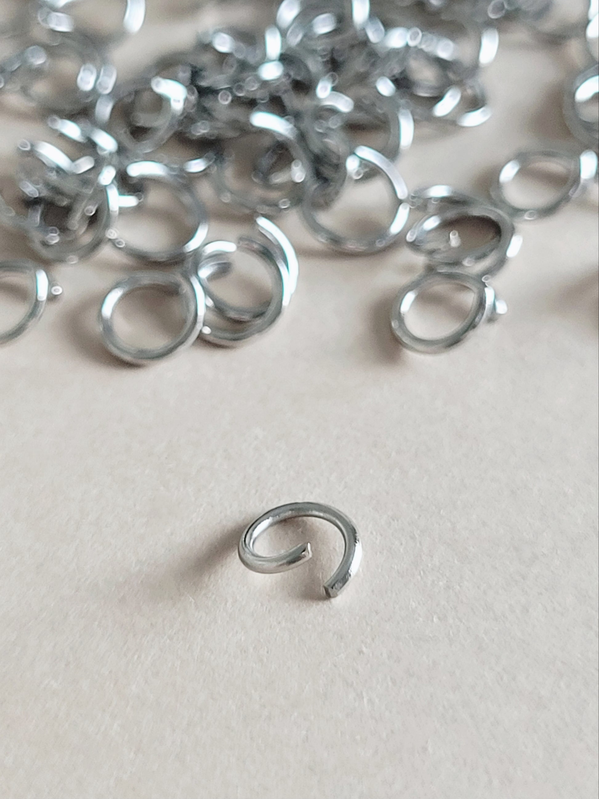 Kirurginteräs välirengas DIY-koruihin