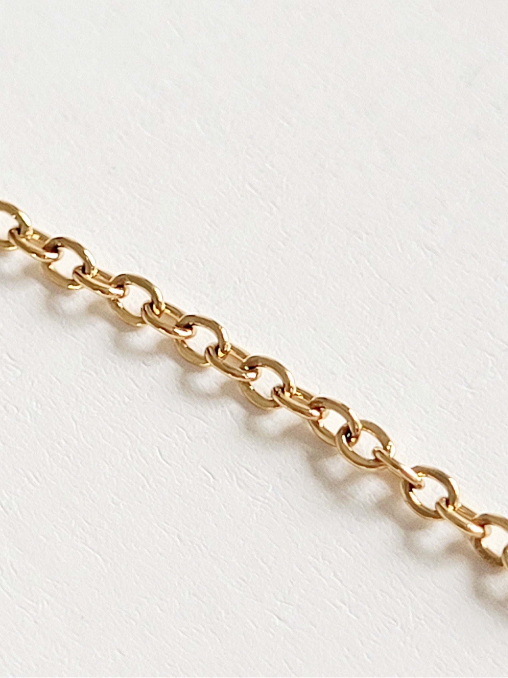 Kultainen teräsketju korutarvike