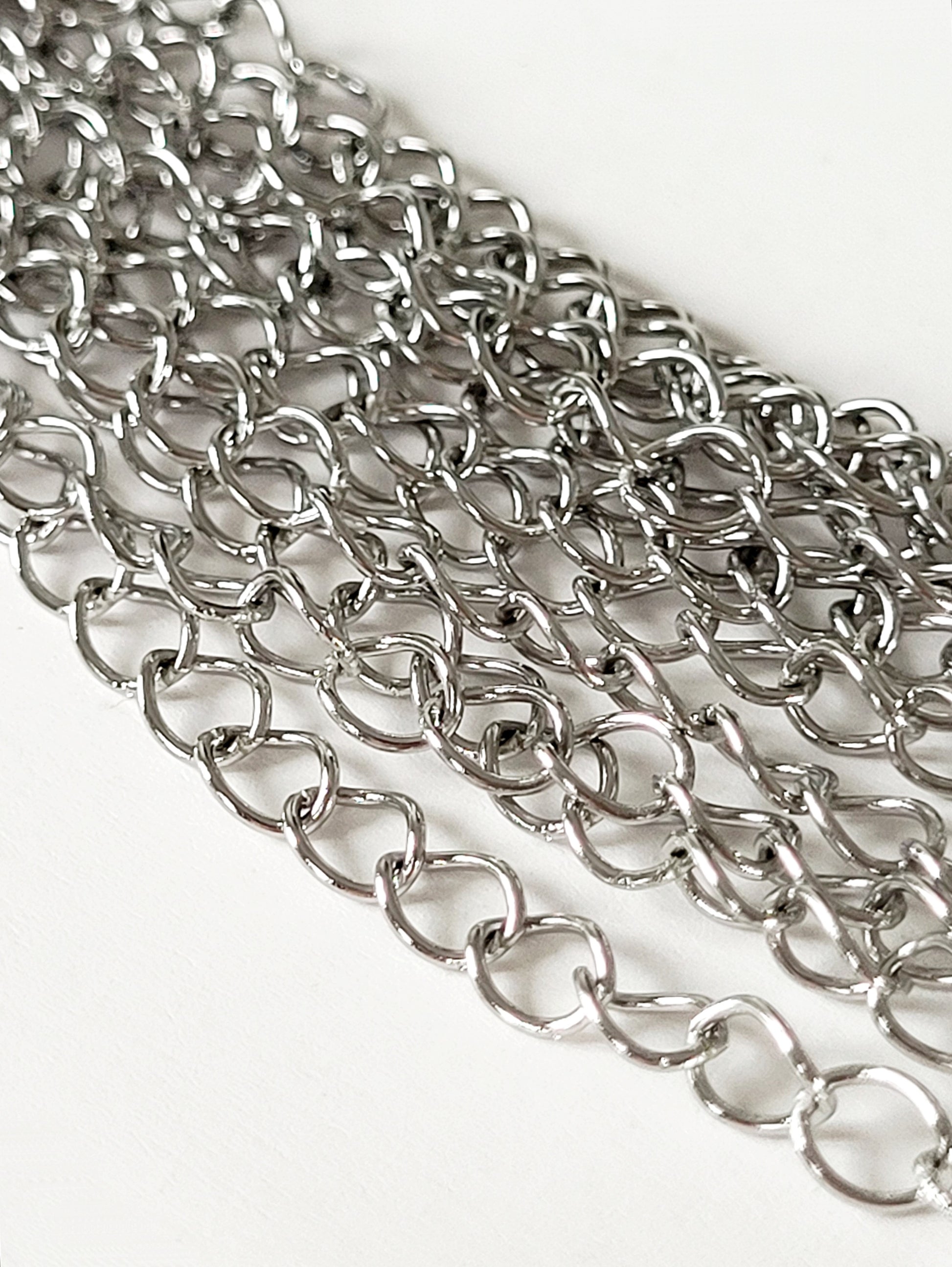 Säätöketju kirurginteräksestä korutarvikkeeksi