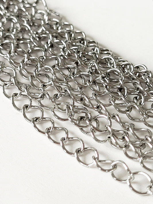 Säätöketju kirurginteräksestä korutarvikkeeksi